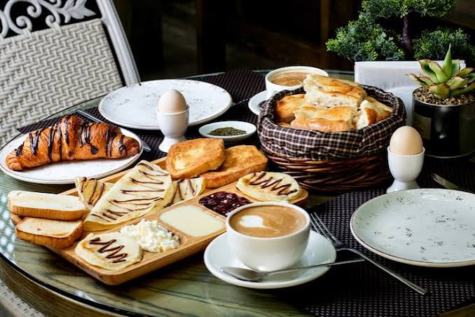 An inviting breakfast spread